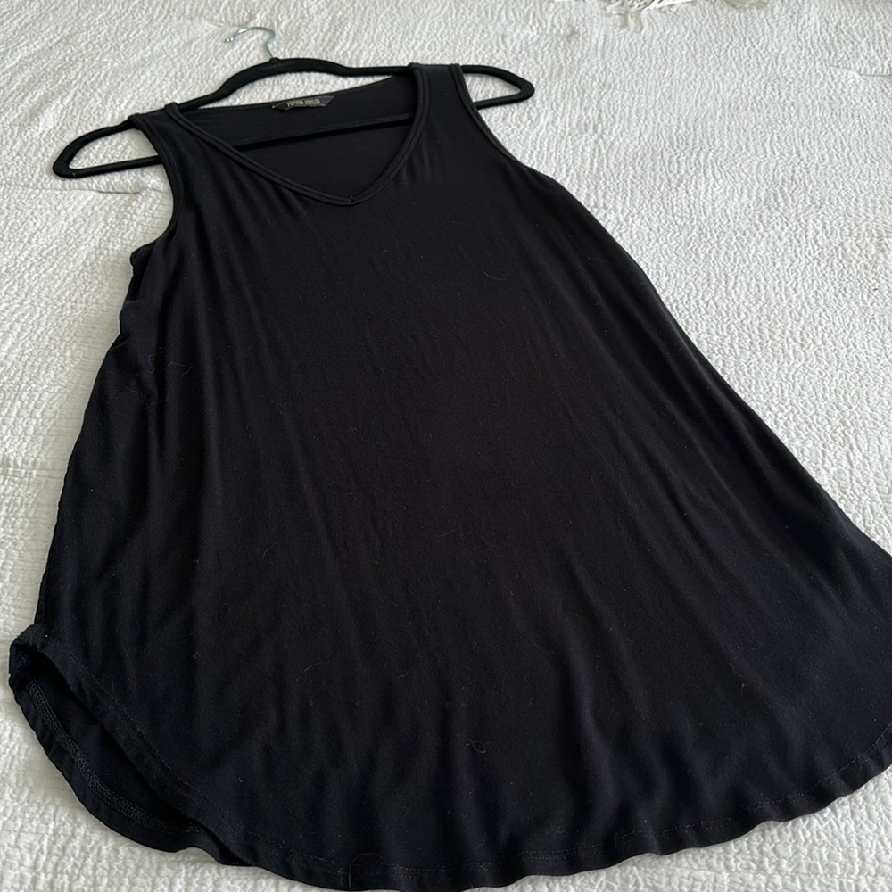 PEYTON JENSEN Tunic, tank top, works great over leggings, soft material, V-neck